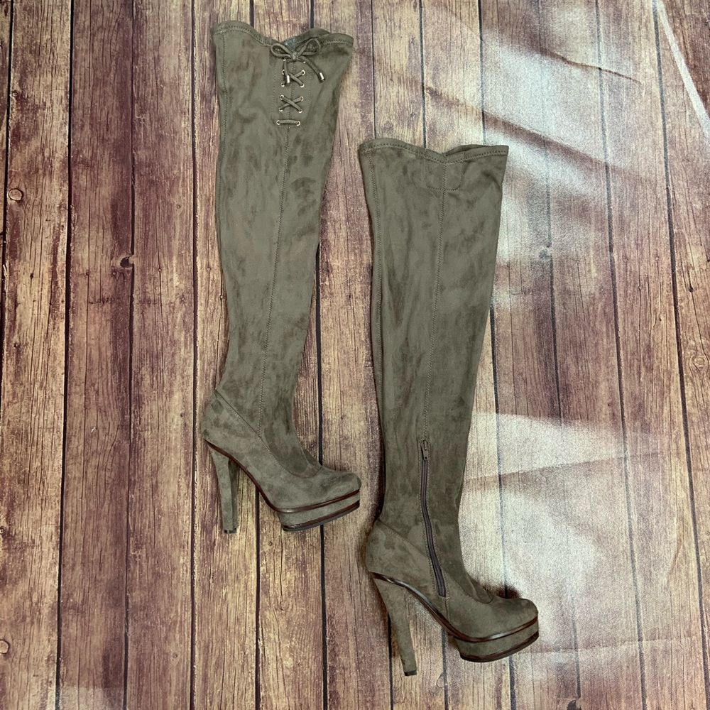 Jennifer Lopez heeled boots